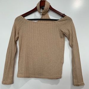 Long sleeve off the shoulder with attached choker